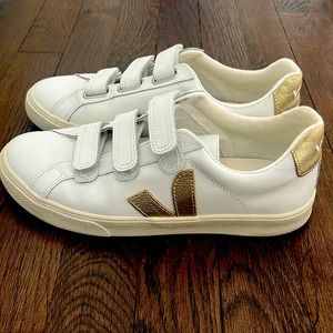 VEJA SIZE 37 'Recife' sneakers EUC